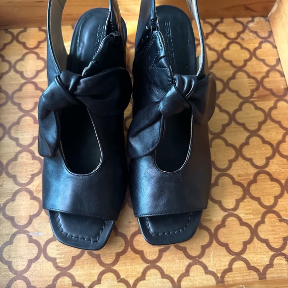 Bernardo Black Sandals with Slingback and Ruched Detail - Picture 7 of 8